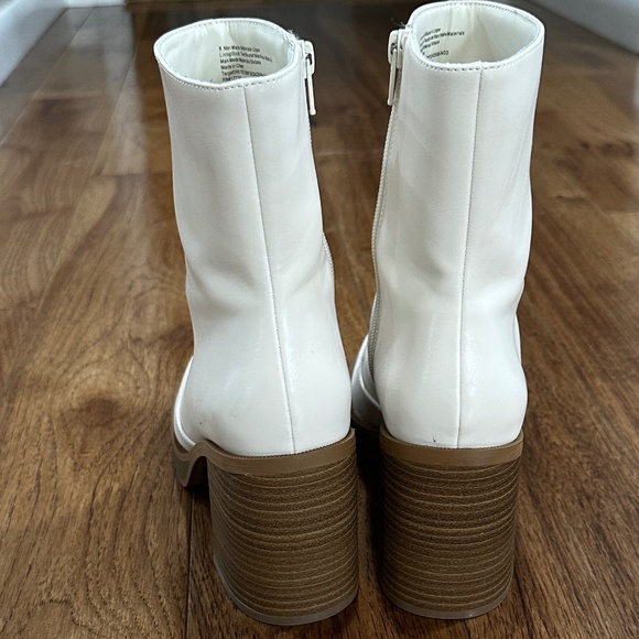 White Heeled Boots Size 8 - Picture 5 of 6
